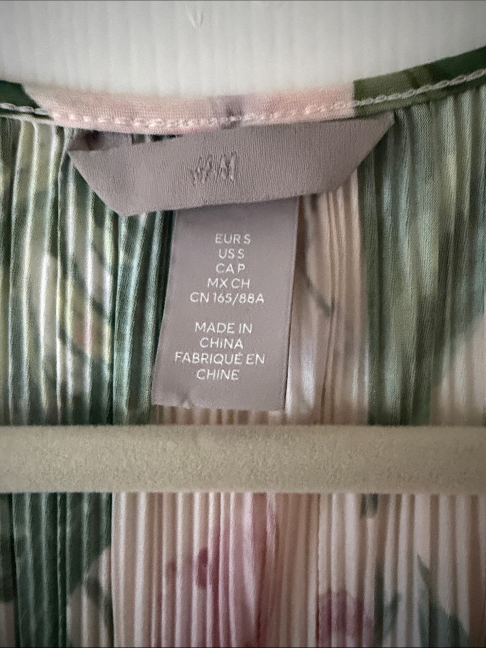 H&M Pleated Floral V-Neck Babydoll Dress - Pink & Green - Picture 2 of 3